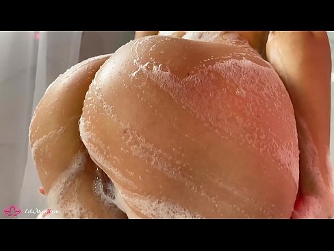 ❤️ Brunetka masturbuje kundičku s vibrátorom až do intenzívneho orgazmu v sprche ️❌ Super sex na sk.hentaisea-com.ru